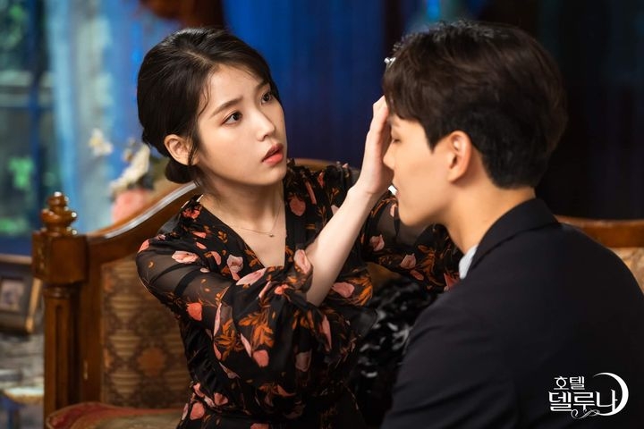 IU&呂珍九《德魯納酒店》將改編音樂劇