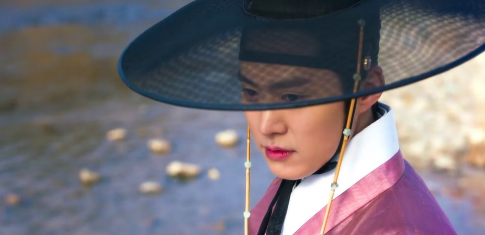 孔明飾演為尋找美麗而徬徨的安平大君「李瑢」