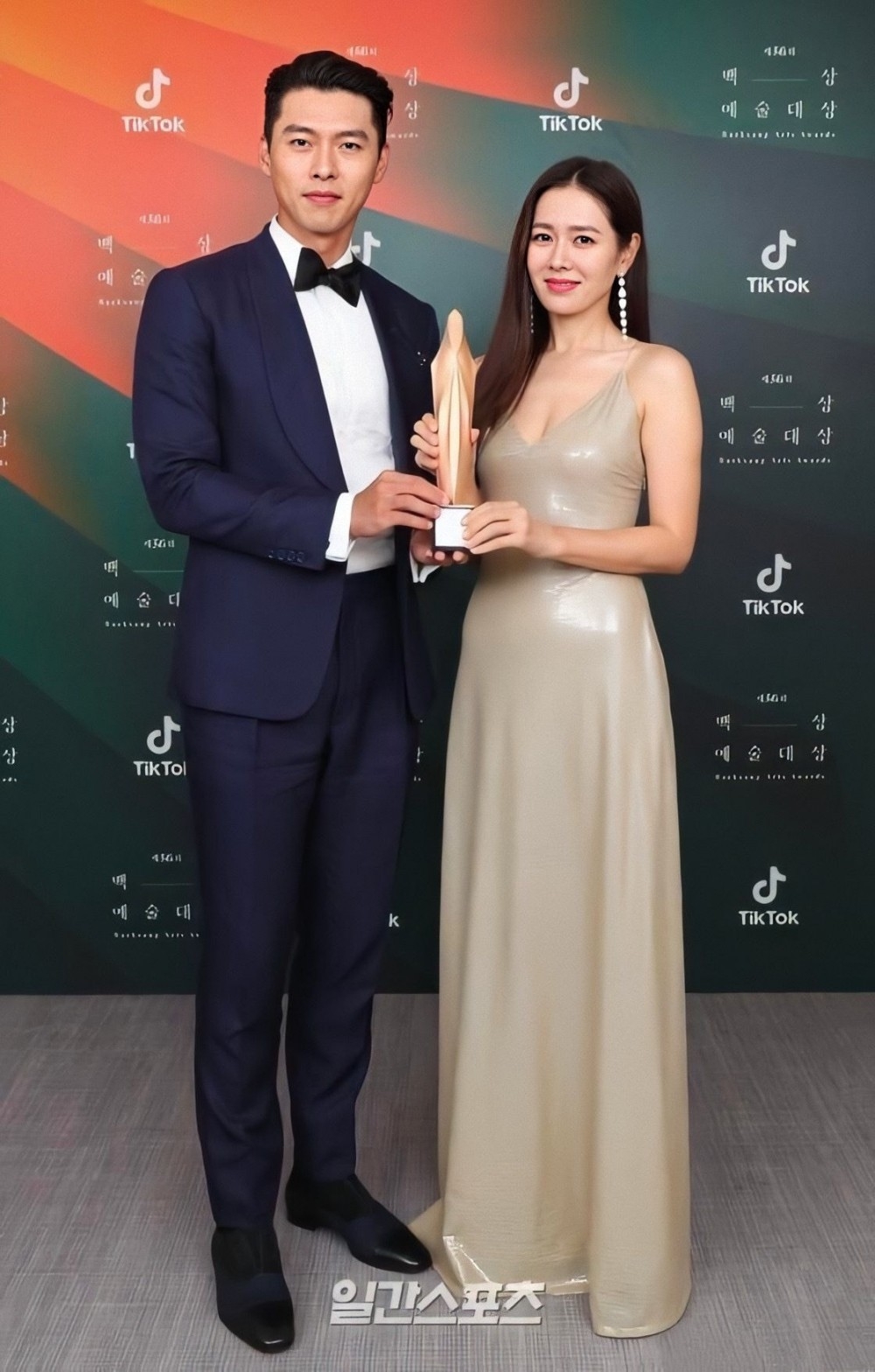 玄彬與孫藝珍去年6月曾一起出席《第56屆百想藝術大獎》