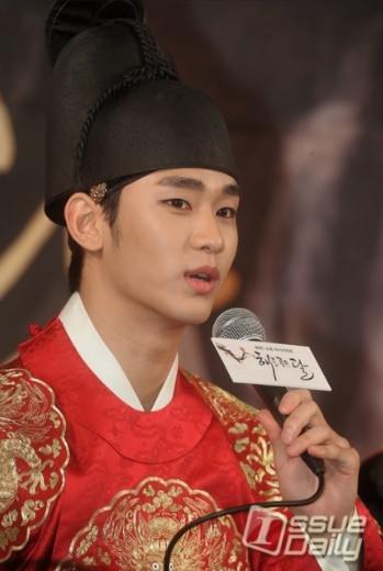 金秀賢辭演Netflix《血手指》