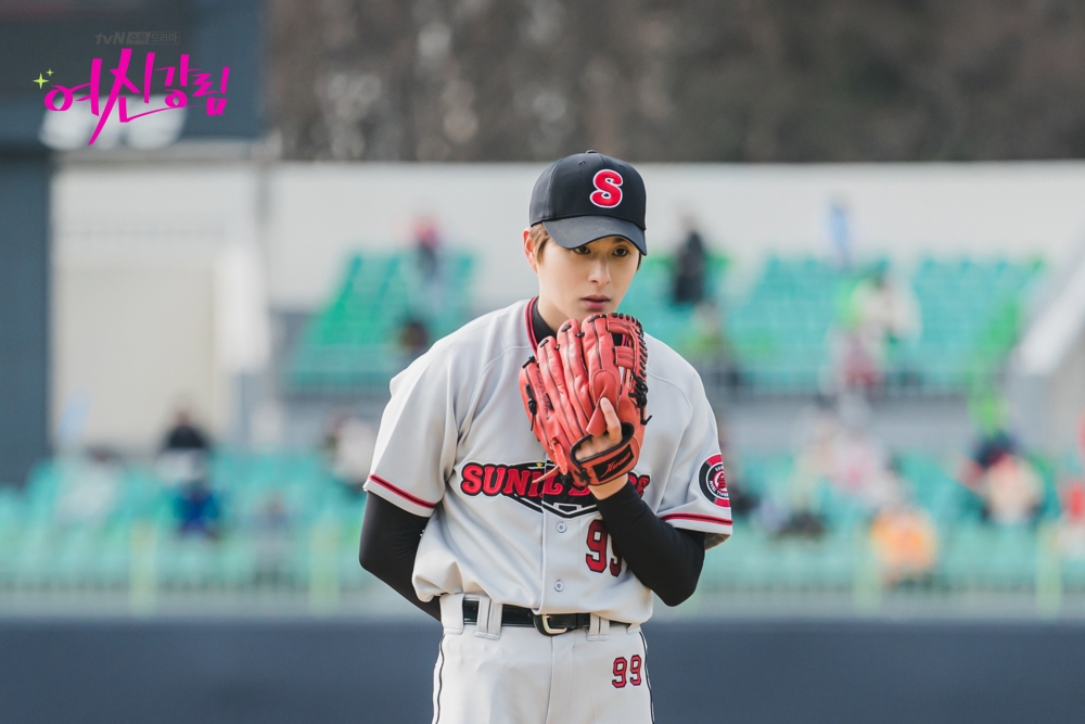 鄭乾柱在《女神降臨》客串棒球選手