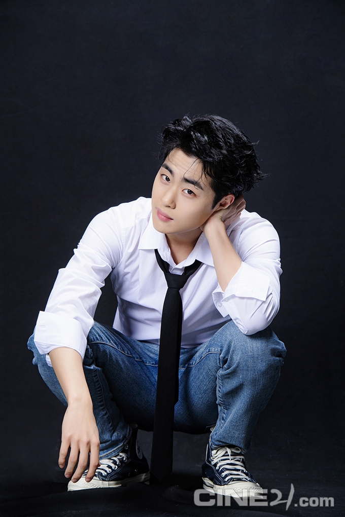 趙炳圭、劉俊相、金世正、廉惠蘭OCN《驅魔麵館》(驚奇的傳聞)Cine21雜誌