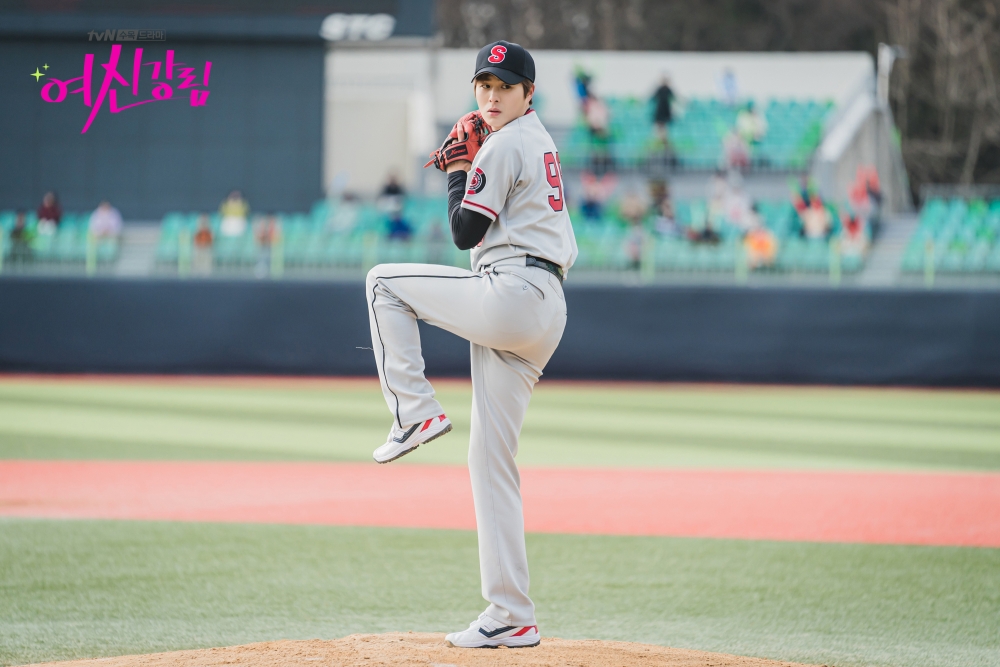 鄭乾柱在《女神降臨》客串棒球選手