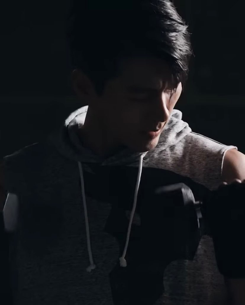 玄彬穿上運動服裝多了少年感