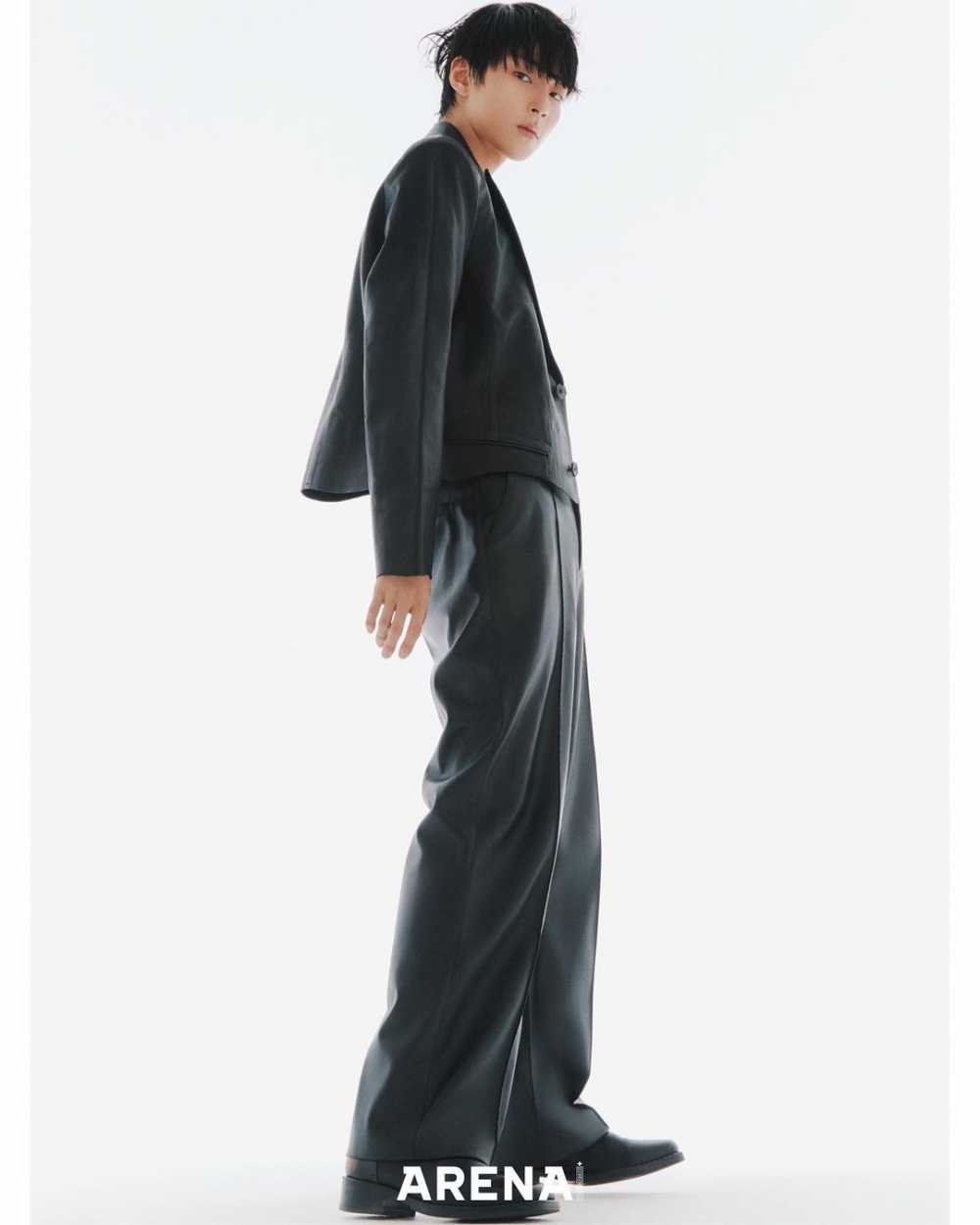 黃寅燁想嘗試成熟愛情戲？自爆不當演員人生規劃、更曾親自下廚為弟弟做飯