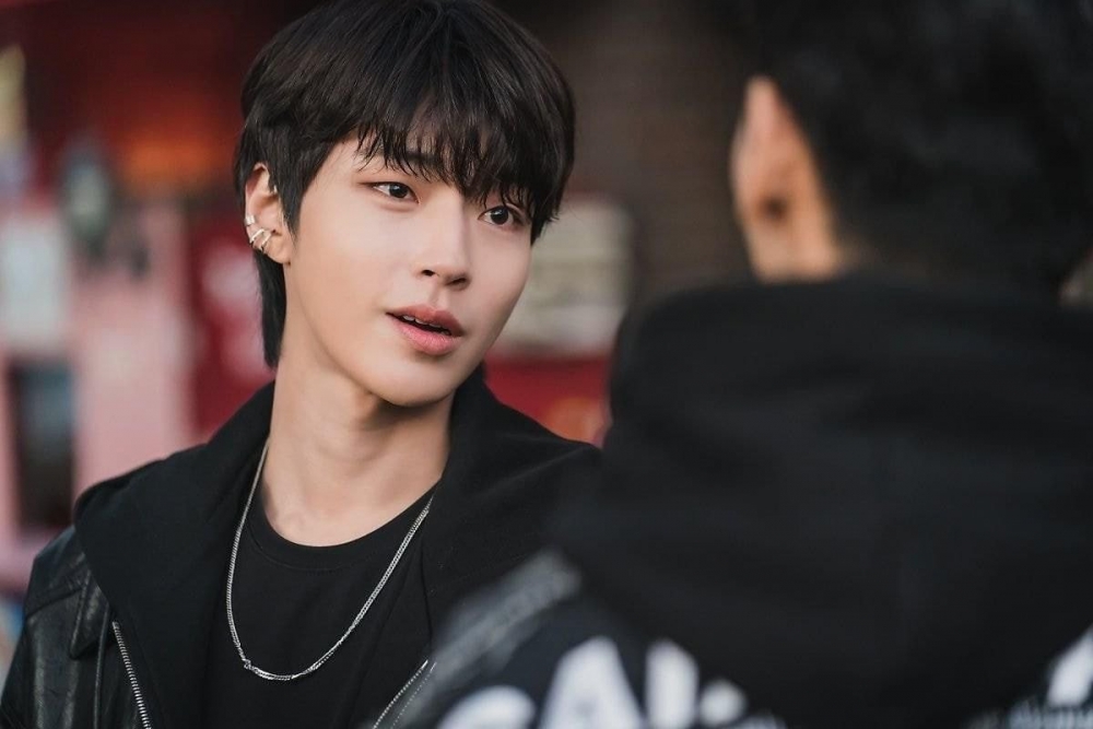 《女神降臨》「狐狸相」黃寅燁神似李準基掀熱議！網：再加上金宇彬的混合版