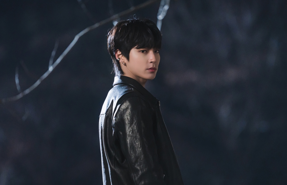 黃寅燁在《女神降臨》中飾演校霸男二「韓書竣」