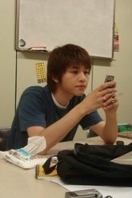 宋仲基大學生活照流出！防腐劑神顏令網友瘋狂、出道前更成立粉絲後援會～