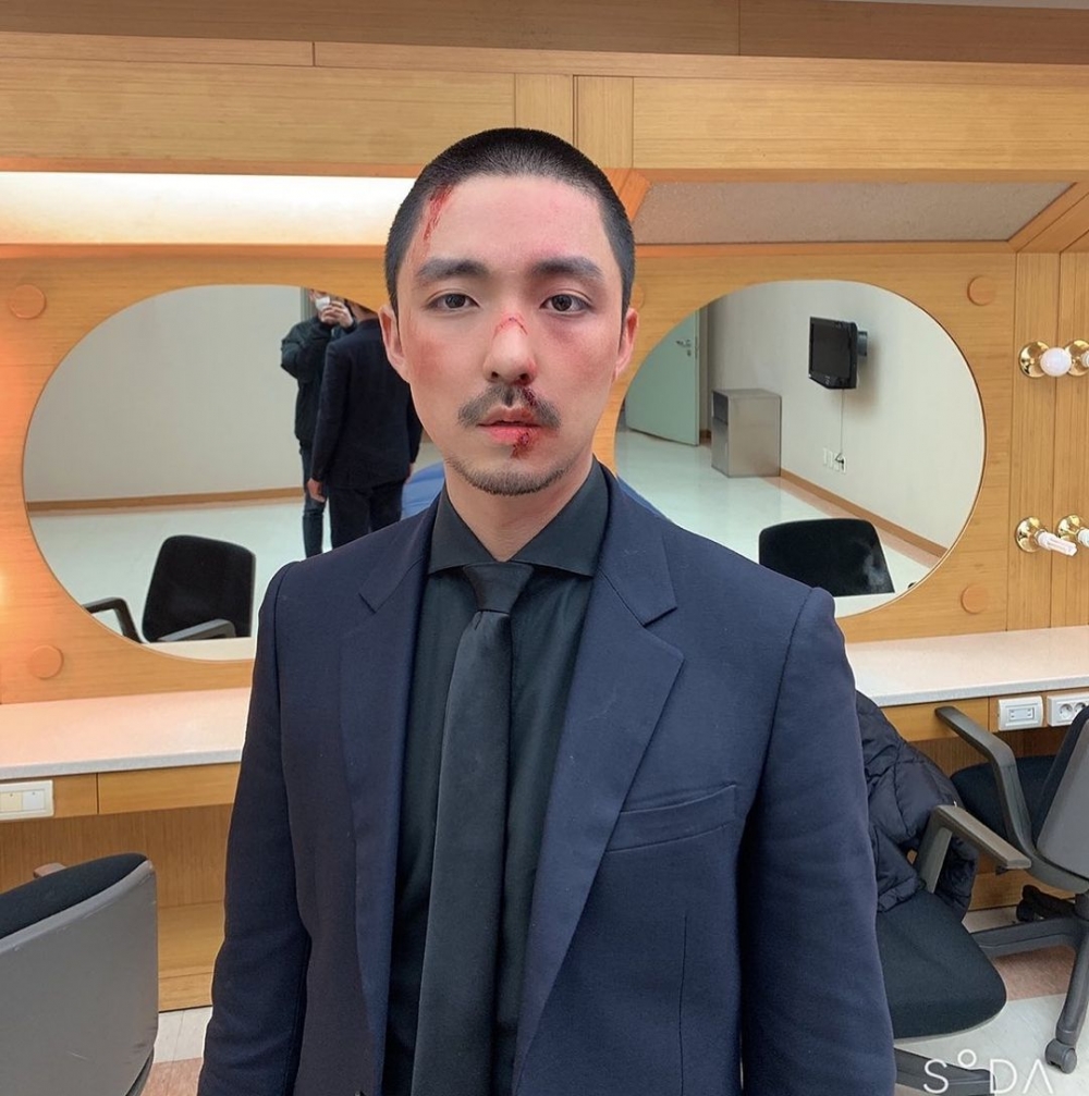 金東圭飾演朱丹泰身邊的「趙秘書」