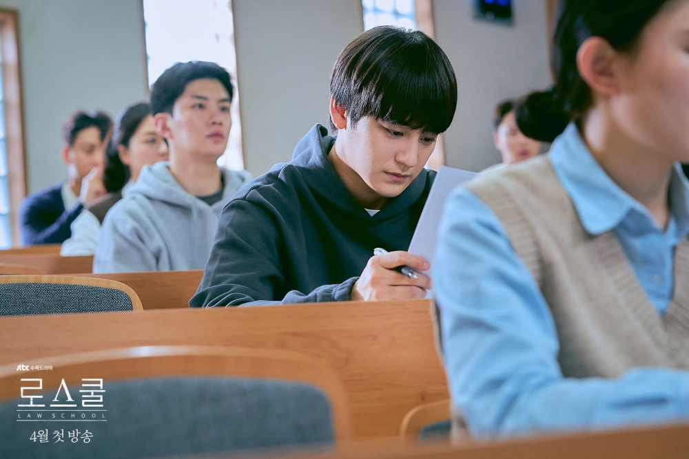 《Law School》金汎劇照