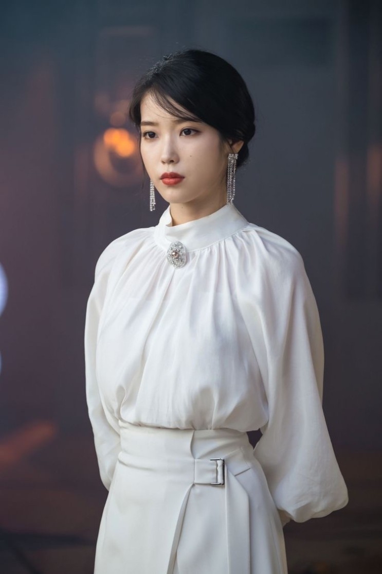 IU《德魯納酒店》復古舊照