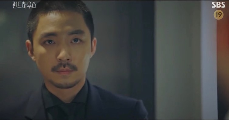 金東圭飾演朱丹泰身邊的「趙秘書」