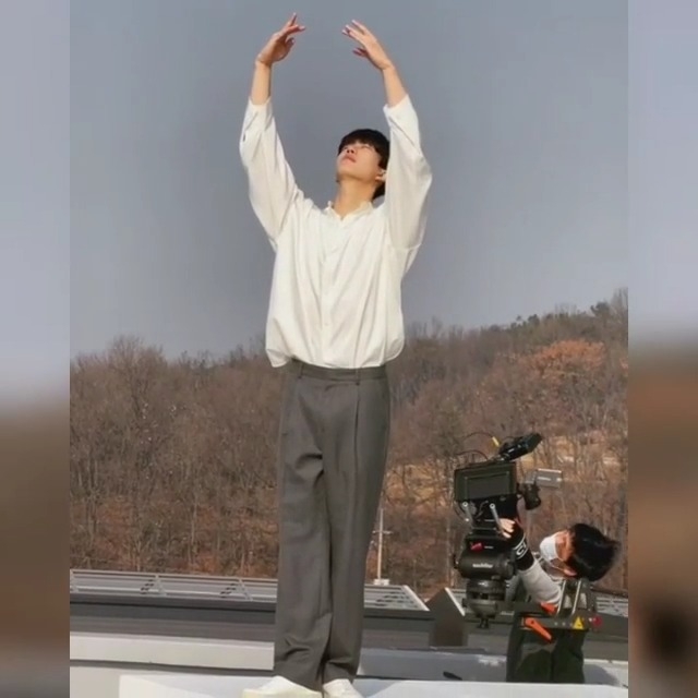 宋江主演tvN治癒劇《如蝶翩翩》芭蕾舞練習直拍