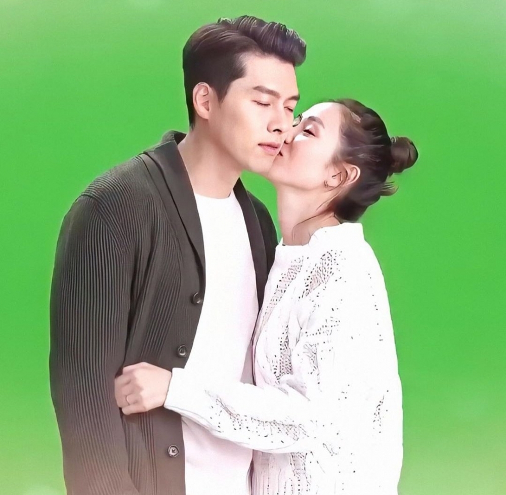 玄彬與孫藝珍因合作人氣熱劇《愛的迫降》而擦出愛火