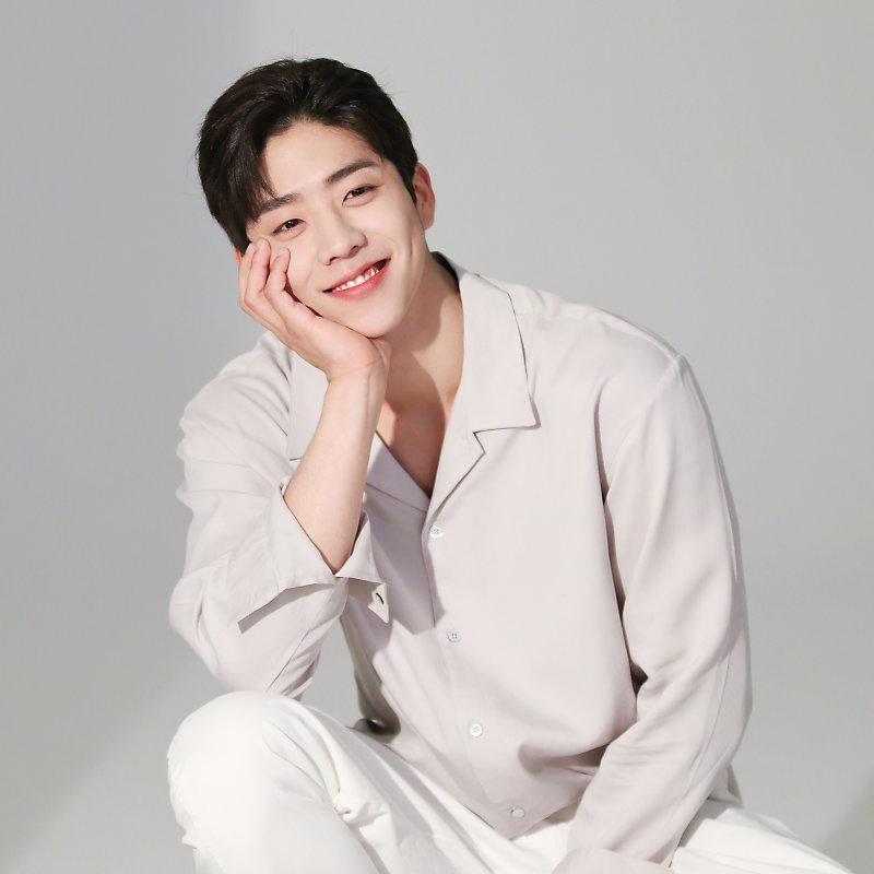 蔡鍾協飾演男二