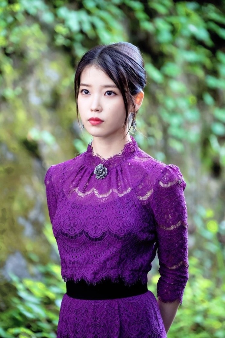IU《德魯納酒店》復古舊照