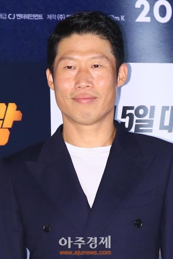 玄彬電影《機密同盟2/共助2》路透