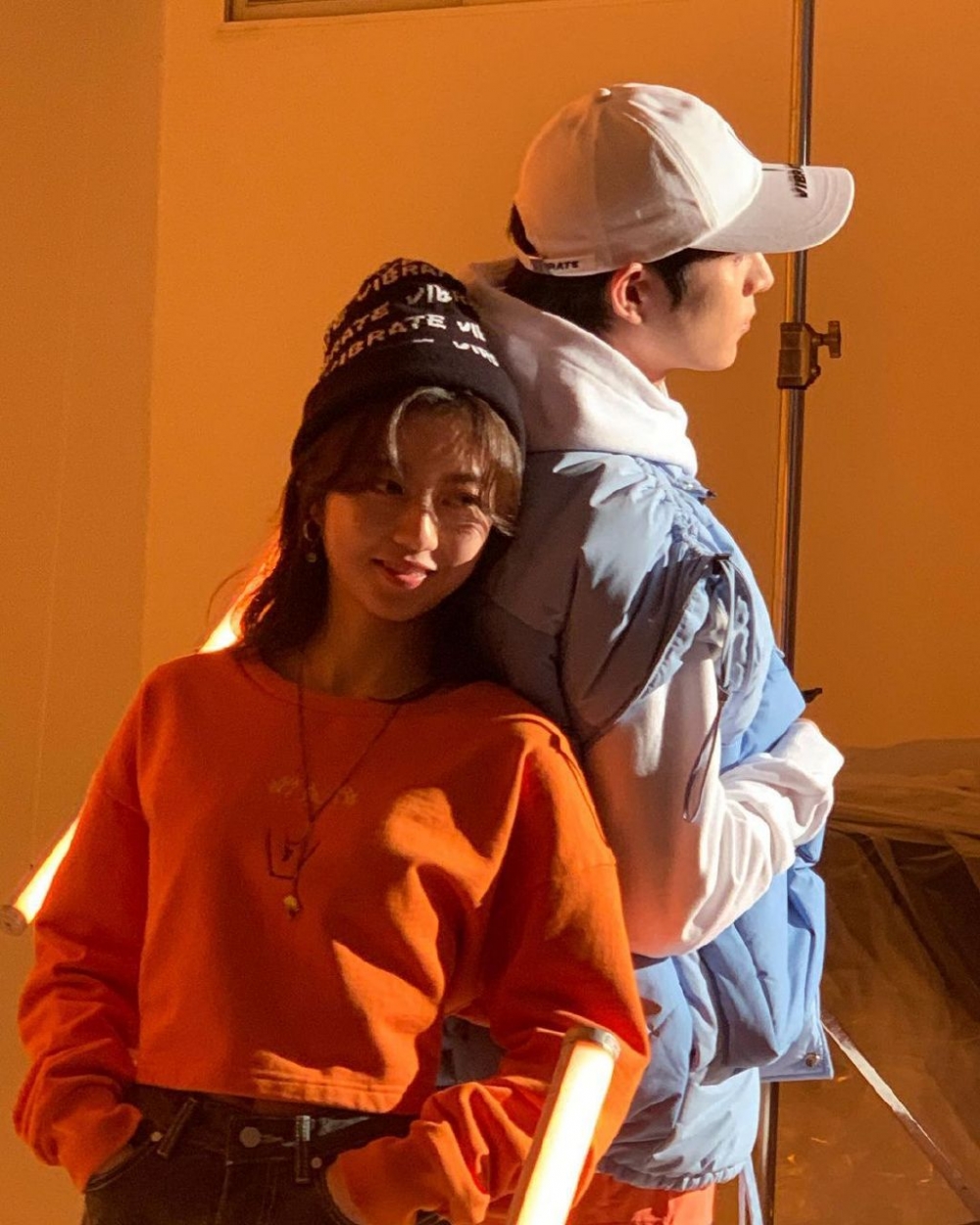 金永大與金賢秀拍攝情侶畫報