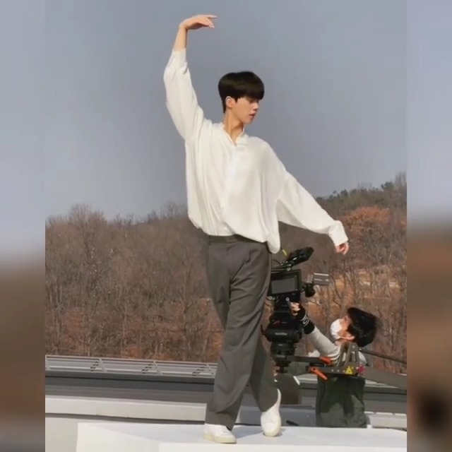 宋江主演tvN治癒劇《如蝶翩翩》芭蕾舞練習直拍