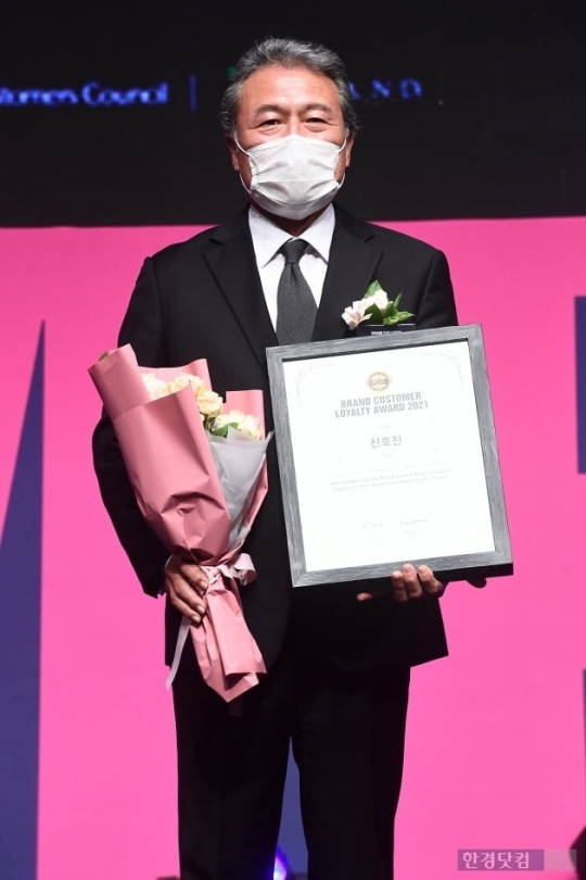 「雙校霸」黃寅燁、韓智賢狂掃「2021品牌顧客忠誠度大賞」新人獎！車銀優獲殊榮成演技豆