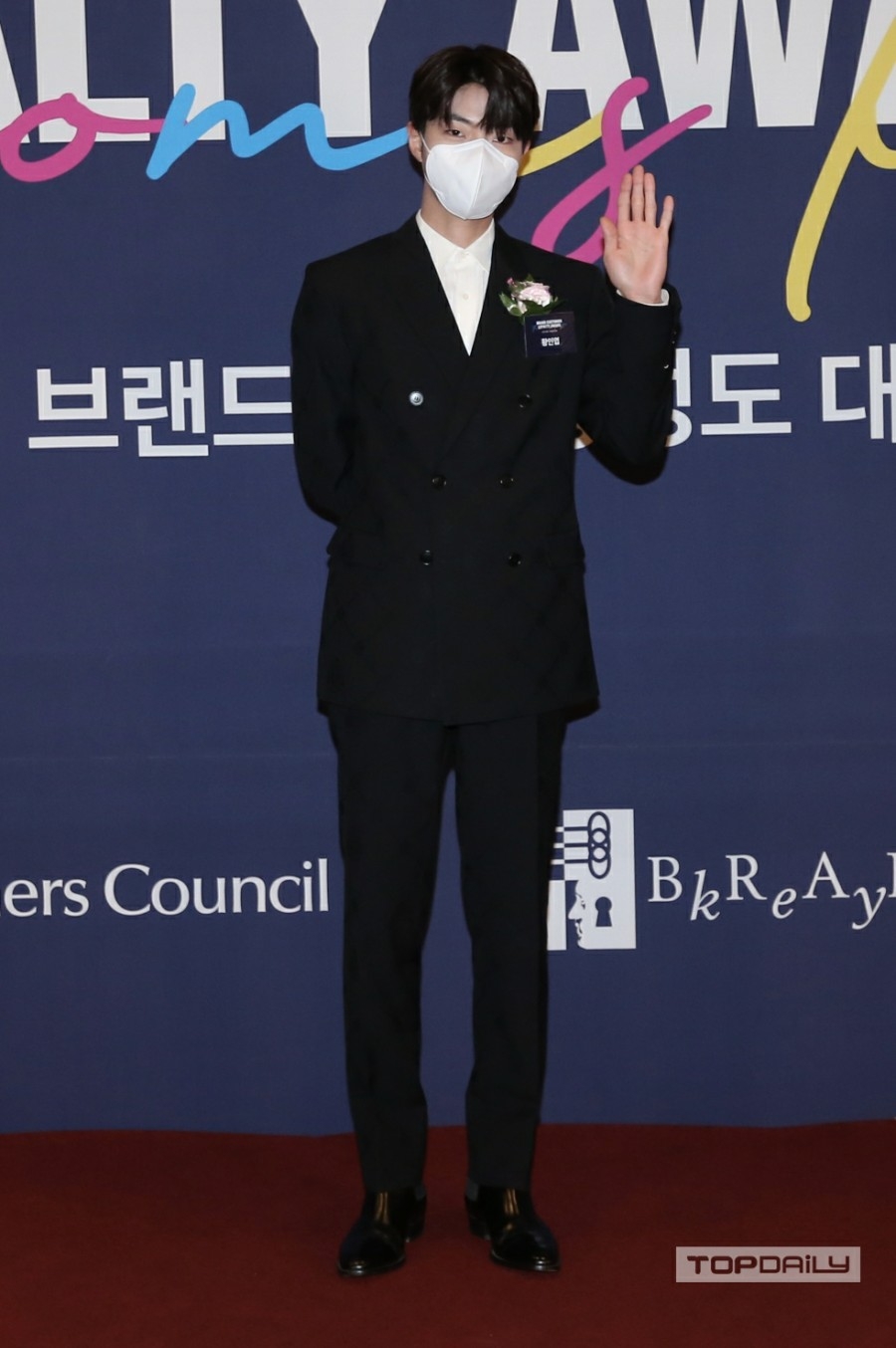 「雙校霸」黃寅燁、韓智賢狂掃「2021品牌顧客忠誠度大賞」新人獎！車銀優獲殊榮成演技豆