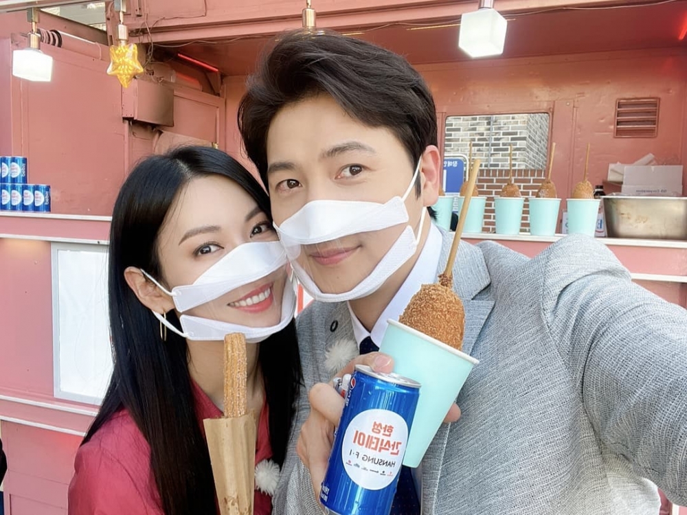 金素妍與李尚禹合體為服飾品牌代言