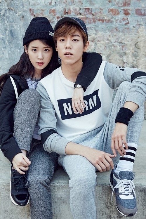 回顧IU&李玹雨「至親」畫報!從尷尬到被懷疑交往、近20年緣分靠女團成員牽線