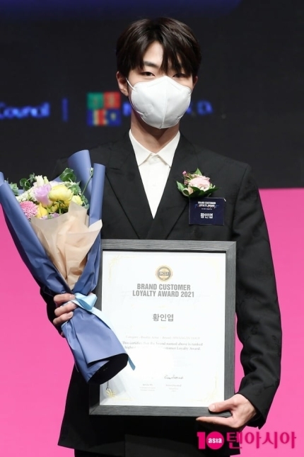 「雙校霸」黃寅燁、韓智賢狂掃「2021品牌顧客忠誠度大賞」新人獎！車銀優獲殊榮成演技豆