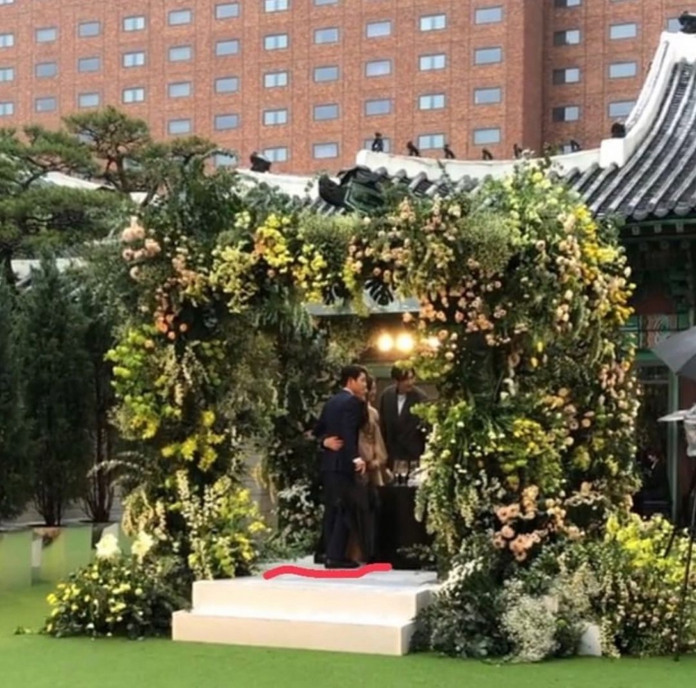 宋仲基、李光洙參加友人婚禮再展10年情誼