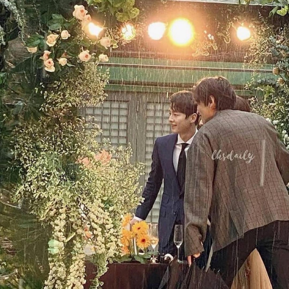 宋仲基、李光洙參加友人婚禮再展10年情誼