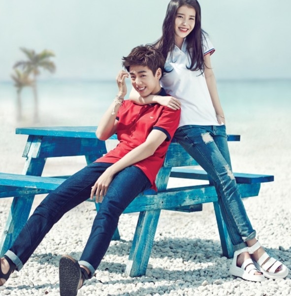 回顧IU&李玹雨「至親」畫報!從尷尬到被懷疑交往、近20年緣分靠女團成員牽線