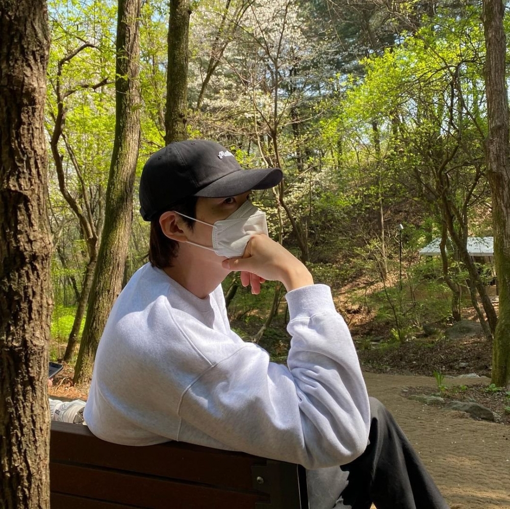 金宇彬、申敏兒上傳同款照片放閃