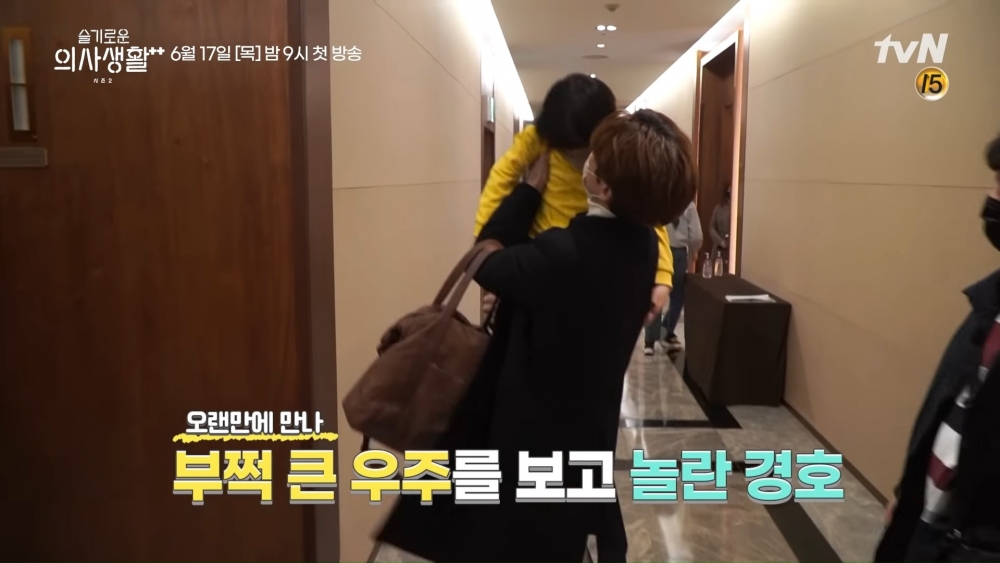 《機智醫生生活2》首播定檔！「5人幫」劇本試讀會，狂虧金大明神複製金俊惹眾笑