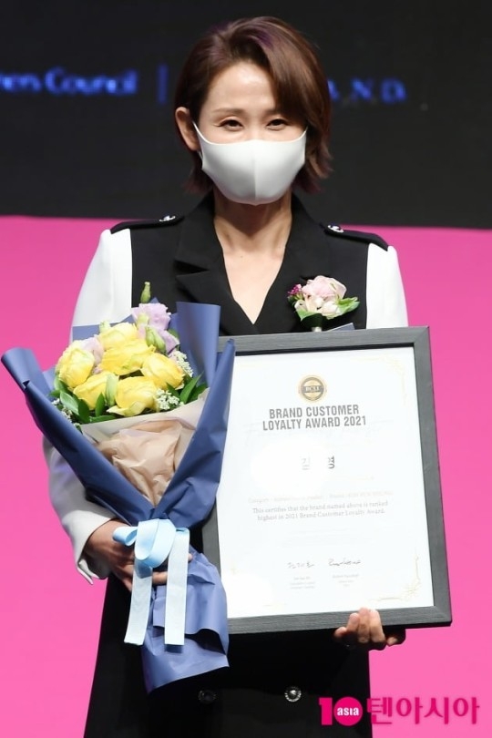 「雙校霸」黃寅燁、韓智賢狂掃「2021品牌顧客忠誠度大賞」新人獎！車銀優獲殊榮成演技豆