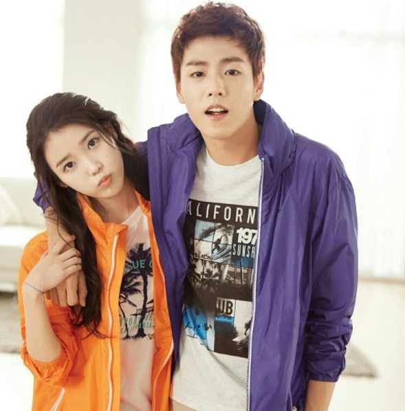回顧IU&李玹雨「至親」畫報!從尷尬到被懷疑交往、近20年緣分靠女團成員牽線