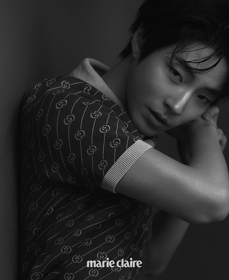 黃寅燁帥氣暗黑系畫報！因膽小延後演藝生涯、超愛料理最想「我獨自生活」