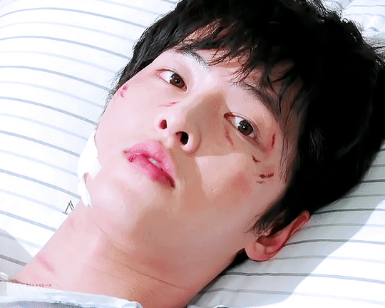 《黑道律師文森佐》宋仲基表現亮眼、經典作被翻出！網佩服：我媽到現在還叫他女林