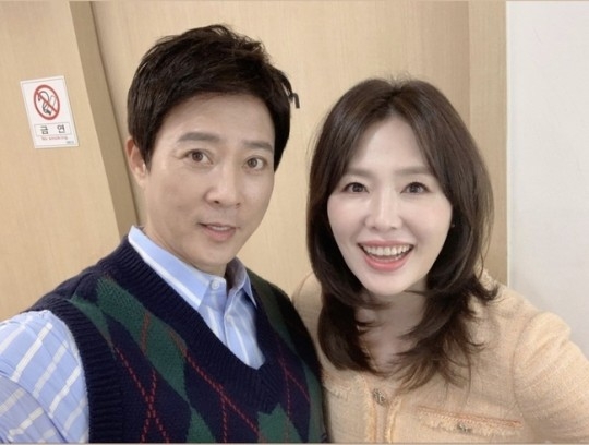 「雙校霸」黃寅燁、韓智賢狂掃「2021品牌顧客忠誠度大賞」新人獎！車銀優獲殊榮成演技豆