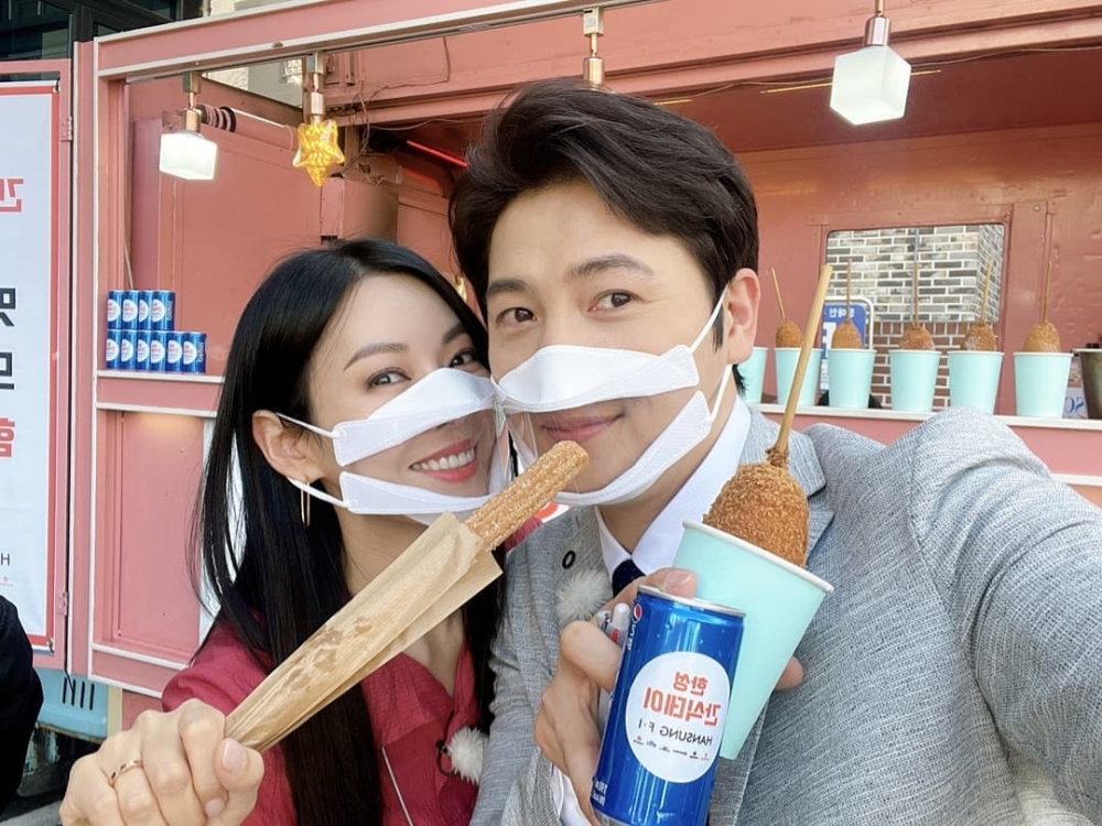 金素妍與李尚禹合體為服飾品牌代言