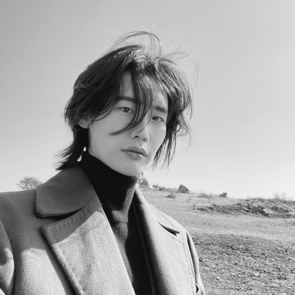 李鍾碩電影《魔女2》新造型曝光