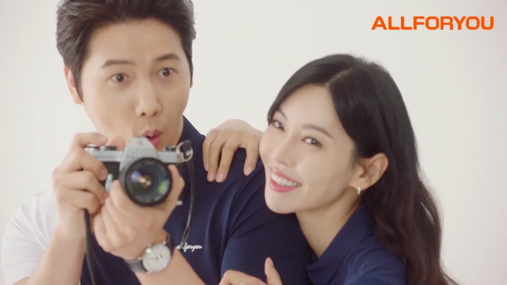 金素妍與李尚禹合體為服飾品牌代言