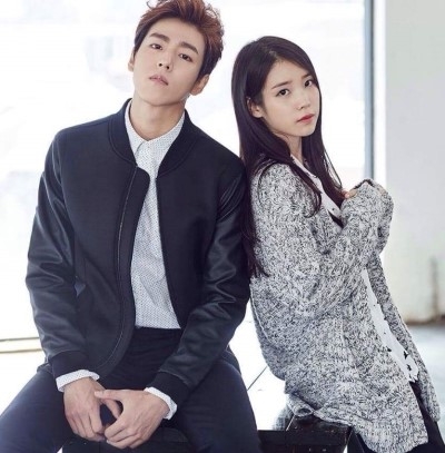 回顧IU&李玹雨「至親」畫報!從尷尬到被懷疑交往、近20年緣分靠女團成員牽線