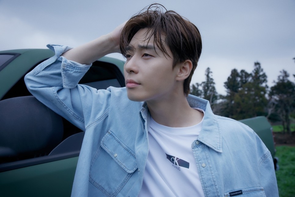 「國民男友LOOK」朴敘俊拍攝品牌清新慵懶畫報！全網秒戀愛：果真是人間名牌❤