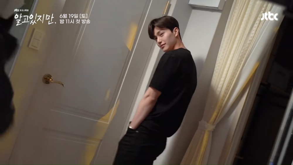 JTBC新劇《無法抗拒的他》主演海報花絮