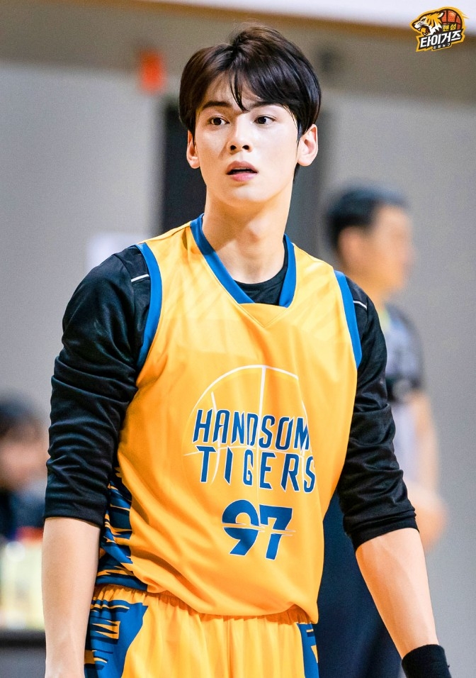 回顧車銀優出演《Handsome Tigers》帥氣打球英姿像在拍戲