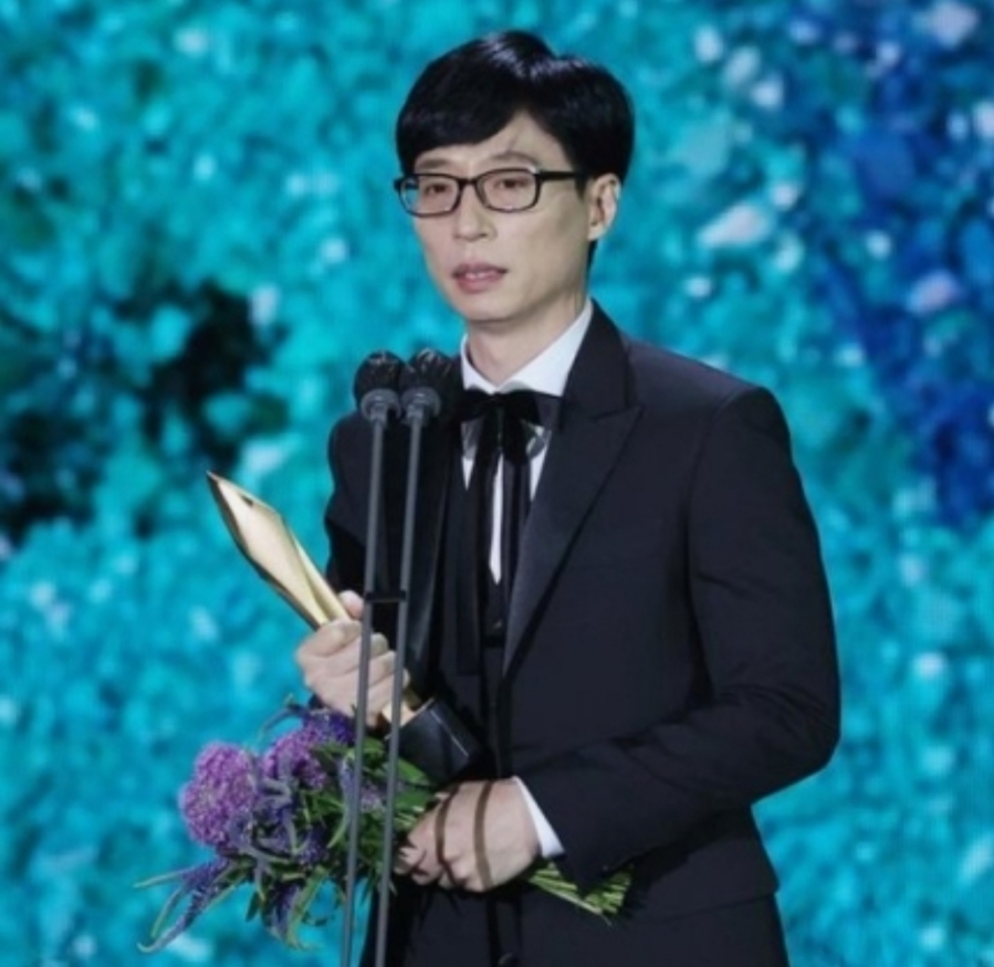 劉在錫出席57百想奪大賞！宋仲基、李昇基獻祝福卻有人「沒起身、鼓掌」引眾怒：別擺臭架子