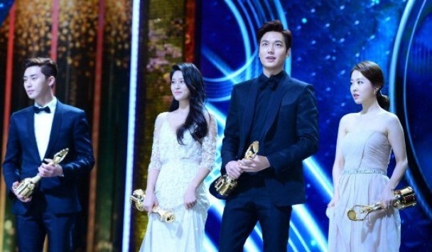 李敏鎬與朴寶英在《青龍電影奬》合體