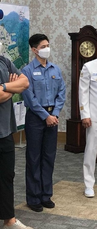 朴寶劍執勤近況曝光!海軍裝「帥到像拍戲」惹粉絲腦補外加感嘆:我男友穿都沒這感覺