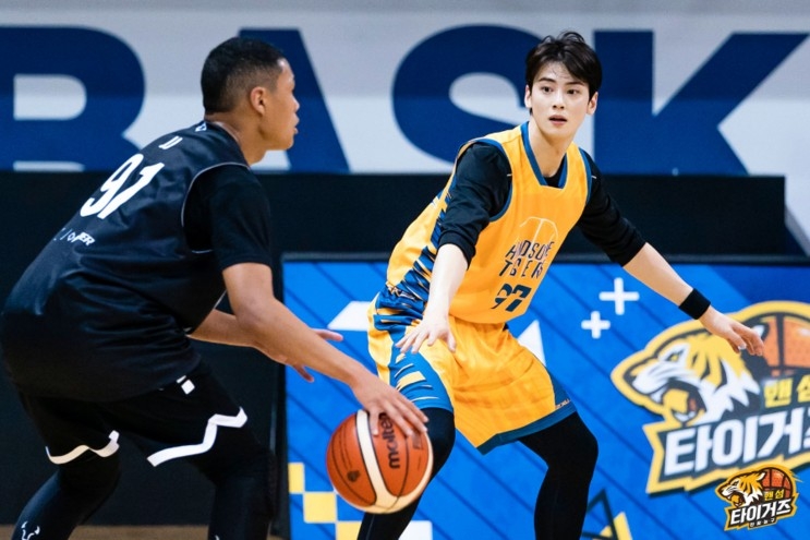 回顧車銀優出演《Handsome Tigers》帥氣打球英姿像在拍戲