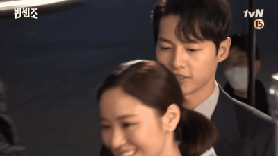 《黑道律師文森佐》結局花絮！宋仲基「兔子跳」撲向全汝彬接吻、還淚灑現場哭不停？！